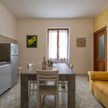 Il Nespolo , Vicino Alle Spiagge, Per Coppie E Famiglie Apartamento